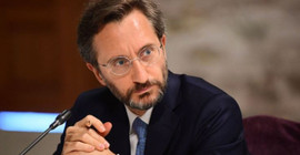 İsveç'te direğe asılan Erdoğan maketine Altun'dan tepki