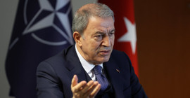 Akar'dan İsveç'e tepki: 'Savunma Bakanı'nın ziyaretini iptal ettik'