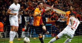 Galatasaray, Antalyaspor'u 2-1 yendi