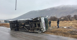 Kayseri'de işçi servisi devrildi: Üçü ağır, 25 yaralı