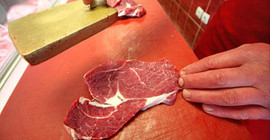 Kırmızı et pişirirken aklınızda bulunsun. Etin lezzetini kaçırıyor. Yemek lezzetsiz oluyor