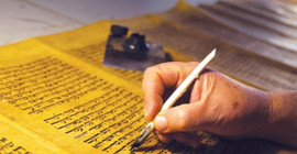 İsveç'te Tevrat yakmak isteyen Mısırlı protestocuyu Müslümanlar vazgeçirdi