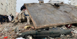 Deprem dünya basınında: Büyüklüğünü 7.8 olarak duyurdular
