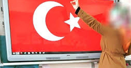 Sınıfta bozkurt işareti