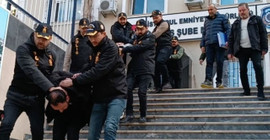 Depremzedeleri dolandırarak kredi çeken çeteye baskın