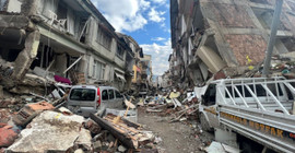 Adana'da yıkılan binalarla ilgili 62 şüpheli gözaltına alındı
