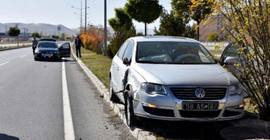 Bakan'ın konvoyunda makam araçları çarpıştı