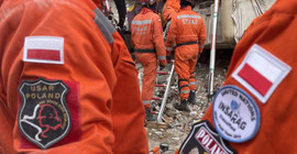 Enkaz altından 12 kişiyi kurtaran Polonyalı itfaiyeciler ülkelerine dönüyor