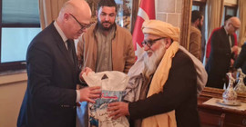Taliban topladığı yardımları poşetle Türkiye Büyükelçisi'ne iletti