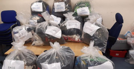 Nottinghamshire polisi çalıntı ve kayıp eşyaları depremzedelere bağışladı