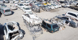 Hatay'da depremde zarar gören arabalar otoparklara toplanıyor