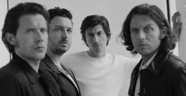 İngiliz müzik grubu Arctic Monkeys depremzede çocuklar için bağış çağrısı yaptı