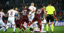 Trabzonspor lider Galatasaray'ı devirdi