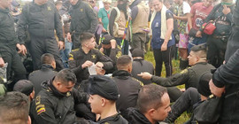 Kolombiya'da petrol şirketine protesto: İki kişi öldü, 79 polis rehin alındı