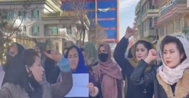 Kabil'de kadınlardan Taliban gölgesi altında 8 Mart yürüyüşü