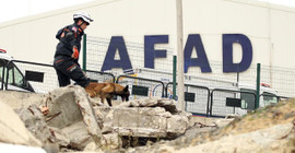 AFAD'ın yatak, duş ve tuvalet bulunan TIR'ları garajda tutuluyor