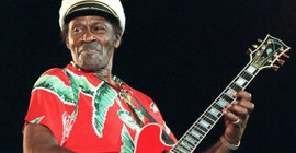 Rock yıldızı Chuck Berry'nin gitarı 25 bin dolara satıldı