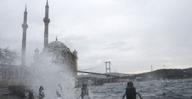 İstanbul Valiliği'nden pazartesi için fırtına uyarısı