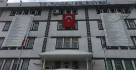 Dersim Belediyesi gelir gider tablosunu hizmet binasına astı