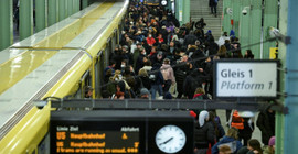Almanya'da son 30 yılın en büyük grevi: Ülke genelinde toplu ulaşım duracak