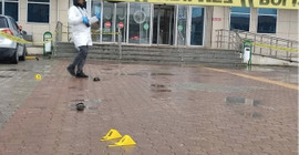 Sakarya’da bir kadın evli olduğu erkek tarafından silahla vuruldu