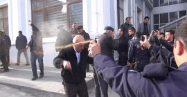 Minibüsçü eylemine biber gazlı müdahale