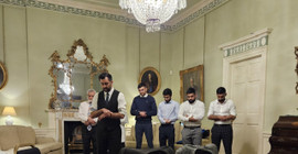 İskoçya'nın yeni lideri ilk gününde konutunda namaz kıldırdı