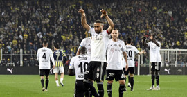 Beşiktaş, Kadıköy'de 10 kişiyle Fenerbahçe'yi devirdi