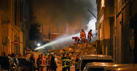 Marsilya'da patlamanın etkisiyle çöken binada yangın çıktı