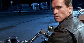Arnold Schwarzenegger, Los Angeles'ta yolda açılan çukuru kapattığı anları paylaştı