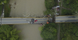 Kolombiya'da kara yolu üzerindeki köprü çöktü: İki ölü, 15 yaralı