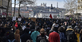 Fransa'da Anayasa Konseyi emeklilik yaşını 64'e çıkaran maddeyi onayladı
