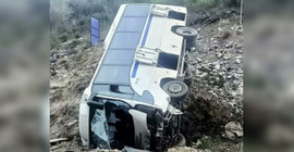 Manisa'da maden işçilerini taşıyan servis minibüsü devrildi: 6 işçi yaralandı