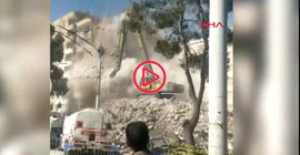 Urfa’da, kontrollü yıkımda bitişikteki sağlam bina hasar gördü