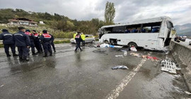 Sakarya'da işçileri taşıyan servis midibüsü devrildi: İki ölü, 12 yaralı