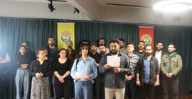 Gözaltıları protesto eden sanatçılar Beyoğlu'nda bir araya geldi