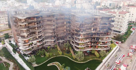 Folkart Sitesi yangını: Binaların dış cephesi vernikli ahşapla kaplanmış