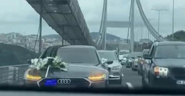 Çakarlı düğün konvoyu köprüde tüm şeritleri kapattı