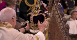 3. Charles taç giydi: Başpiskoposun tacı tam oturtamaması gündem oldu