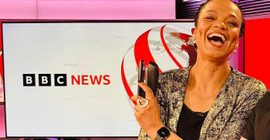 BBC spikerinin yayında olduğunu unutup yaptıkları gündem oldu