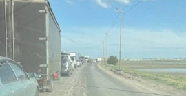 Zaporijya'da 'nükleer' panik: Kilometrelerce araç kuyruğu oluştu