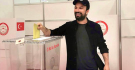 Tarkan Almanya'da oy kullandı: Hayırlı olsun