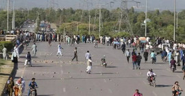 Pakistan'da İmran Han'ın tutuklanmasının ardından eylemler başladı