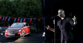 Özcan Deniz sahneye Togg'la çıktı