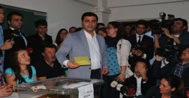 Selahattin Demirtaş cezaevinde oyunu kullandı: 'Ben oyumu kullandım, ya siz?'