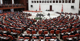 14 Mayıs seçimlerinde 121 kadın milletvekili seçildi. TBMM'de kadınların oranı yüzde 20 oldu