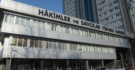 Erdoğan’ın üçüncü kez adaylığına itiraz eden yargıç ihraç edildi: ‘HSK iktidarın emrinde’