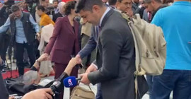 Zafer Partili görevlilerden K24 ekibine engelleme: Mikrofonu kürsüden kaldırttılar
