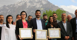 Yeşil Sol Parti Hakkari vekilleri mazbatalarını aldı