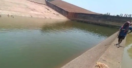 Hindistanlı yetkili suya düşen telefonunu almak için baraj boşalttı